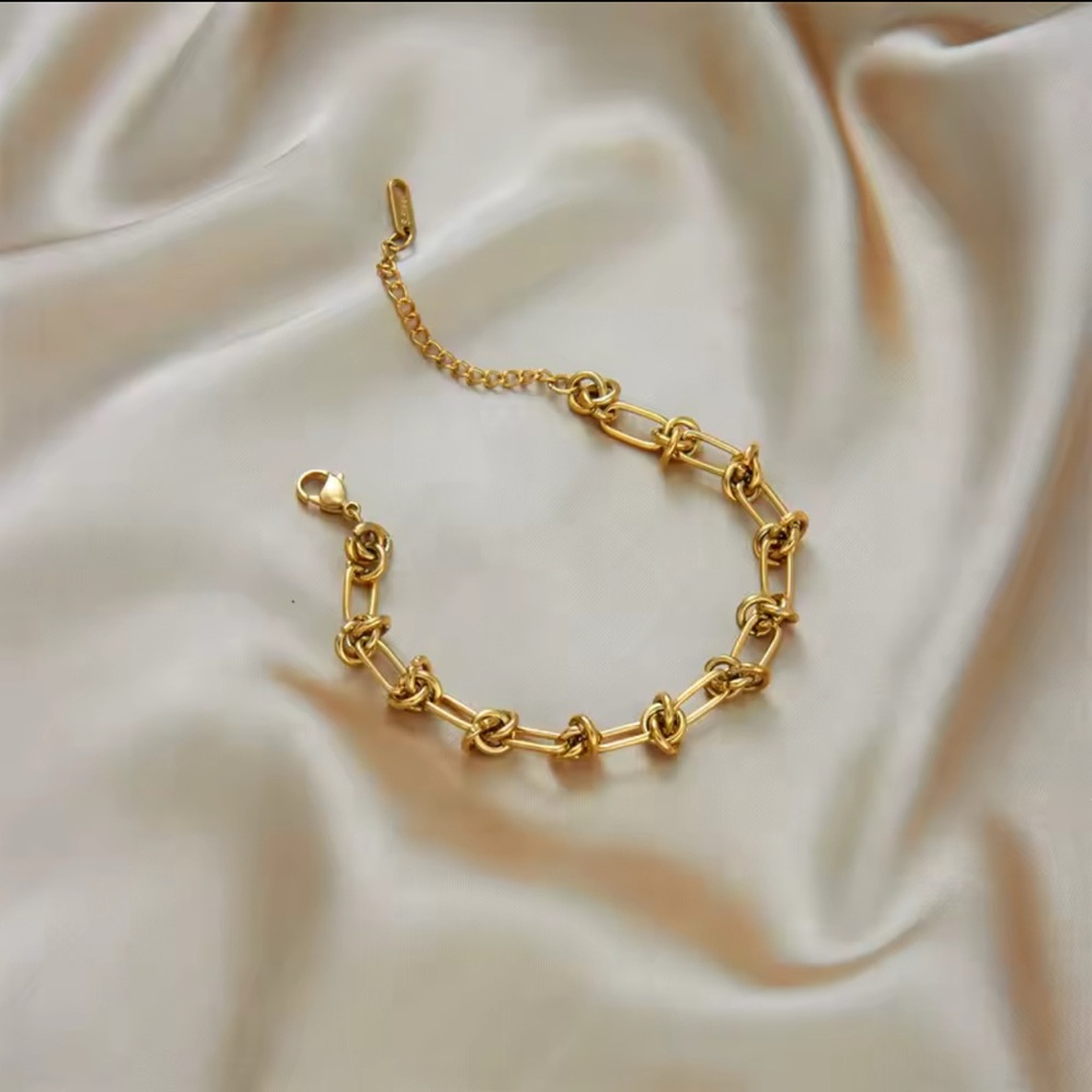 Chic 18k Gold plated steel Knot Chain Bracelet